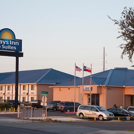 Days Inn & Suites By Wyndham Laredo Exteriér fotografie