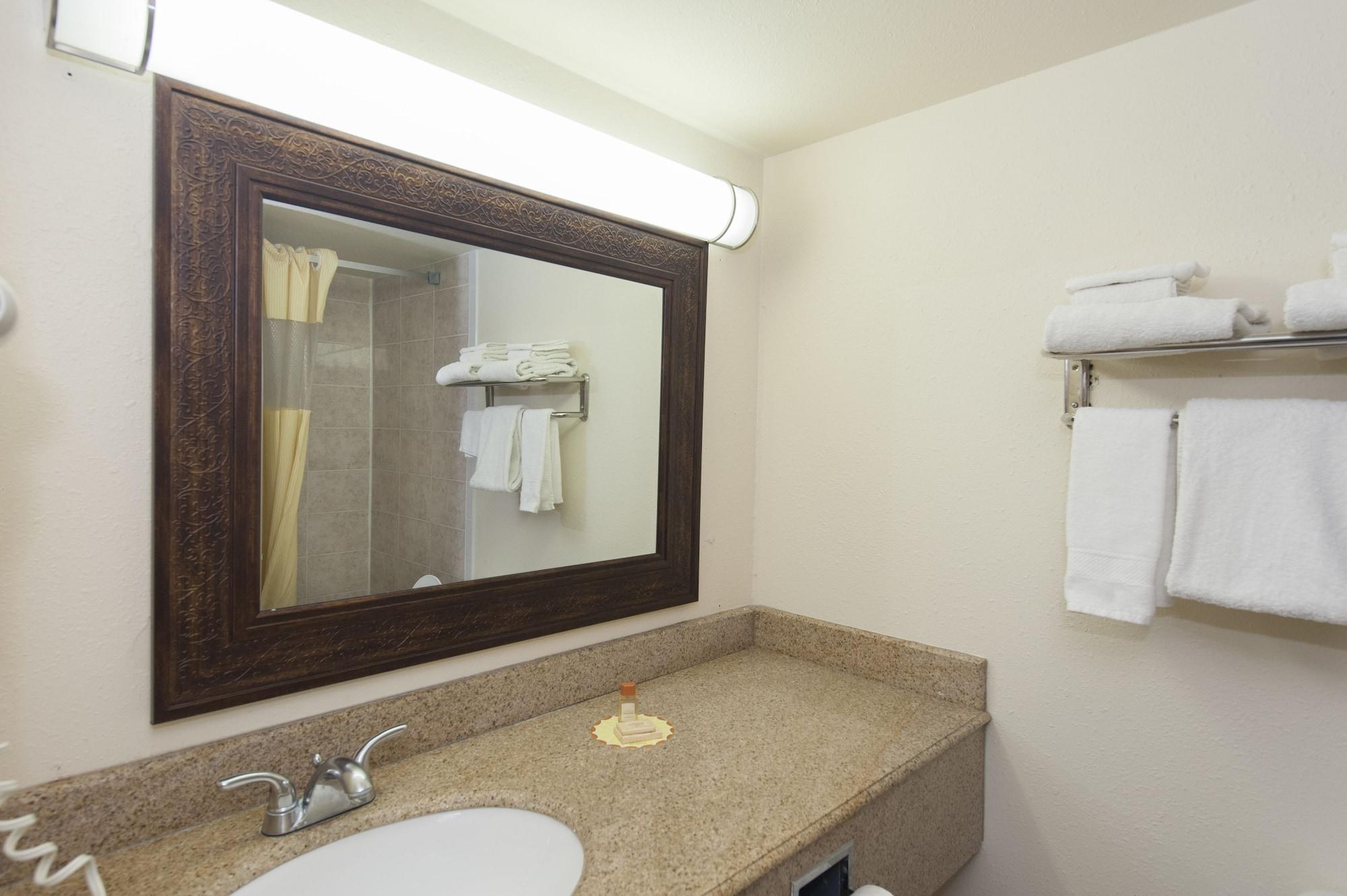 Days Inn & Suites By Wyndham Laredo Exteriér fotografie
