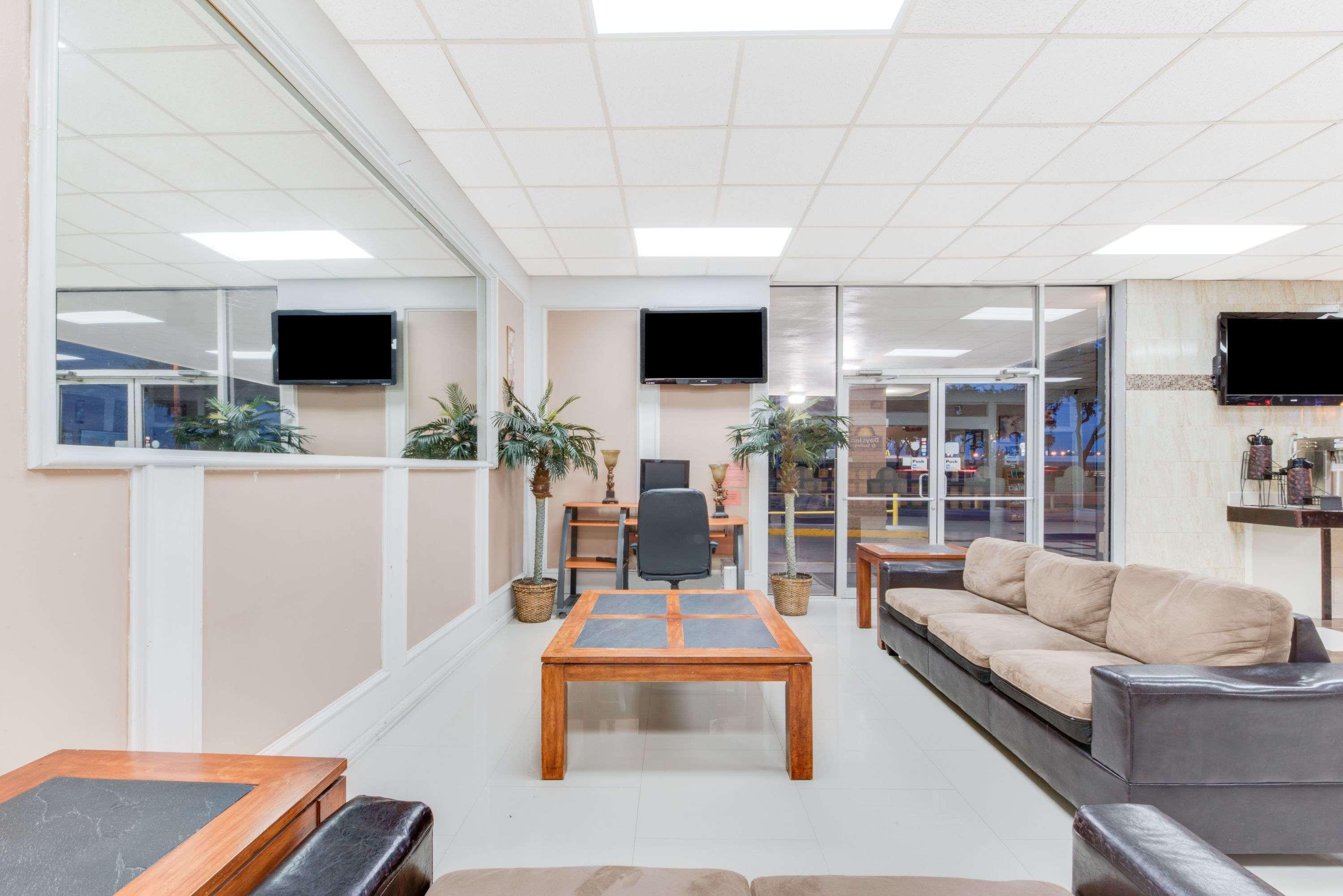 Days Inn & Suites By Wyndham Laredo Exteriér fotografie