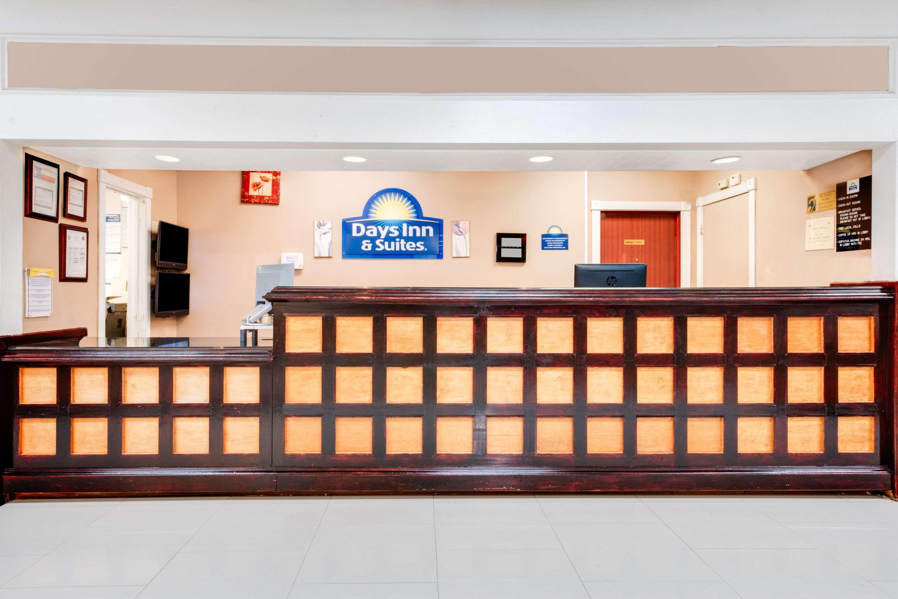 Days Inn & Suites By Wyndham Laredo Exteriér fotografie