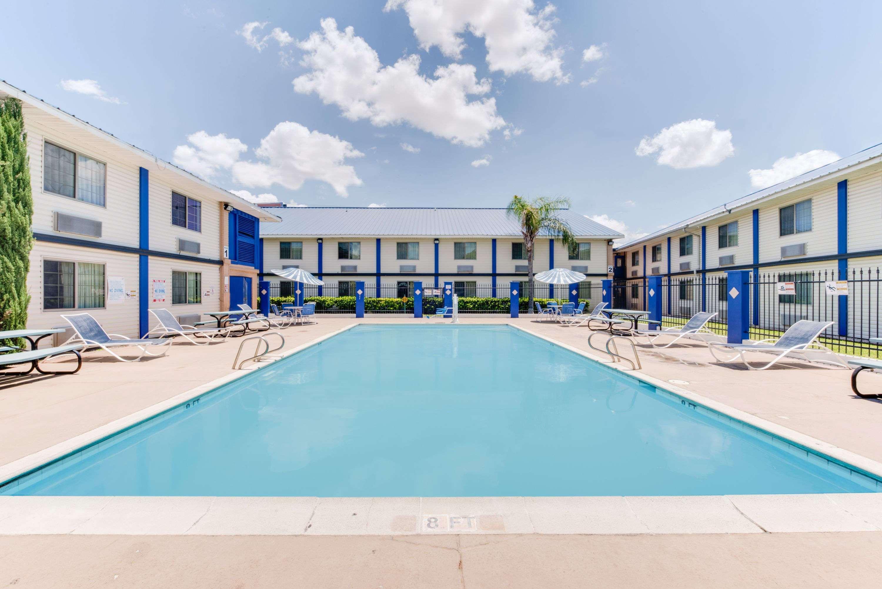 Days Inn & Suites By Wyndham Laredo Exteriér fotografie