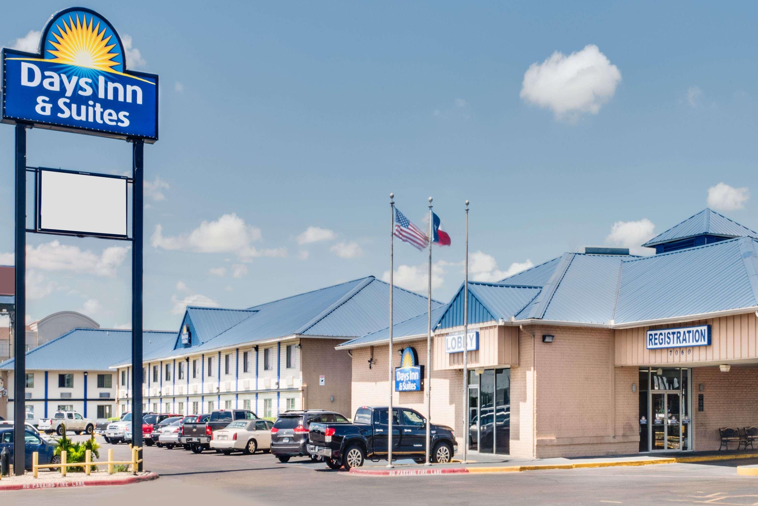Days Inn & Suites By Wyndham Laredo Exteriér fotografie