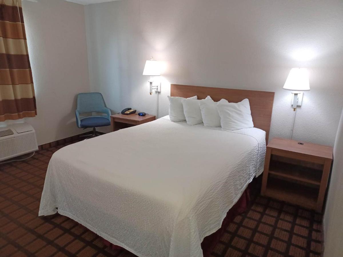 Days Inn & Suites By Wyndham Laredo Exteriér fotografie