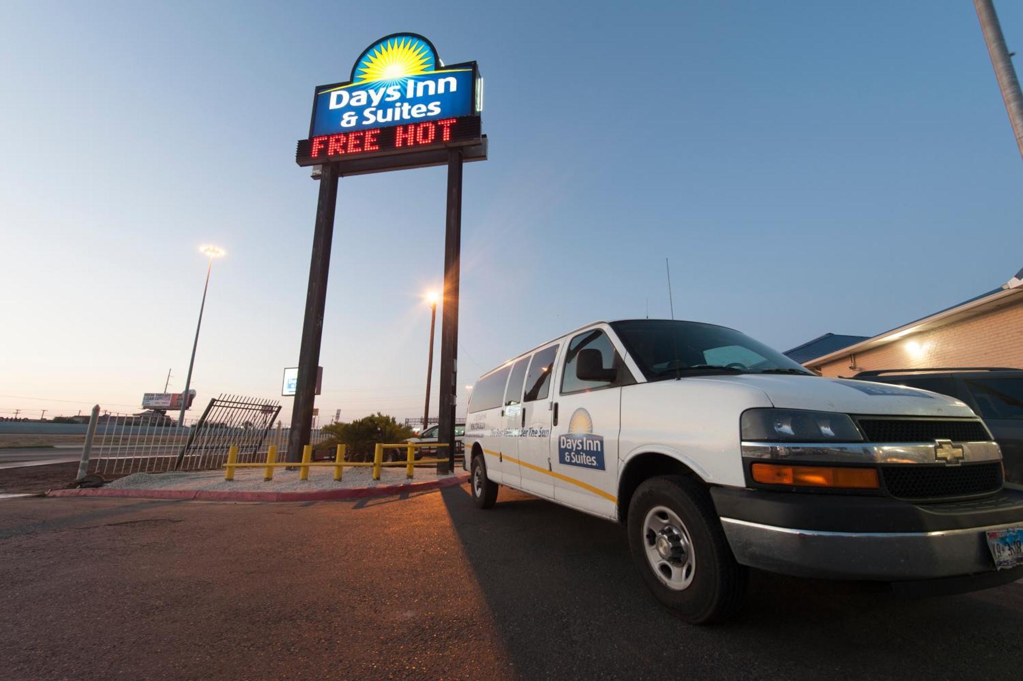 Days Inn & Suites By Wyndham Laredo Exteriér fotografie